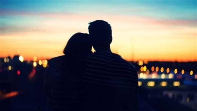 Mơ thấy người yêu cũ mang lại điềm báo gì? Con số may mắn? 7 Nằm mơ thấy người yêu cũ mỉm cười với mình